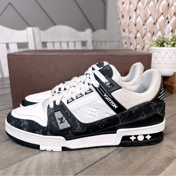 Louis Vuitton Trainers Black White Sneakers LV size 10.5 US - Picture 1 of 6
